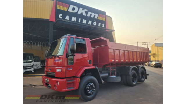 Cargo 2422 E 2011 caçamba de 12 m3 