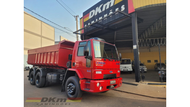 Cargo 2422 E 2011 caçamba de 12 m3 