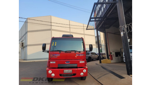 Cargo 2422 E 2011 caçamba de 12 m3 