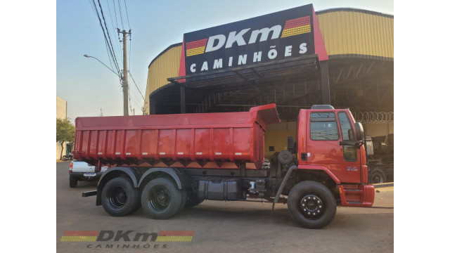 Cargo 2422 E 2011 caçamba de 12 m3 