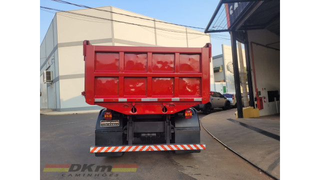 Cargo 2422 E 2011 caçamba de 12 m3 