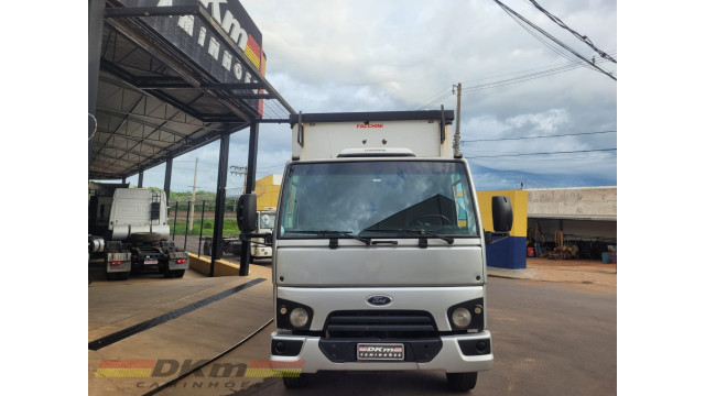 Ford/Cargo 1119 ano 2014 com sider de 6,00 mts