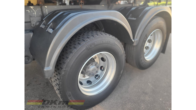 Iveco/Tector 240E25 ano 2012 tanque de 15 mil lts.