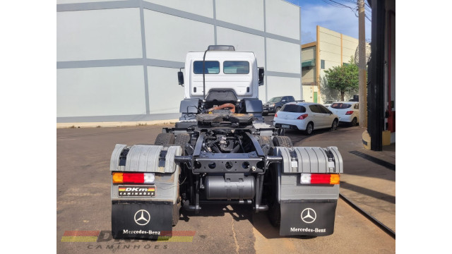 M.Benz Axor 3344S 6x4 ano 2012 completo