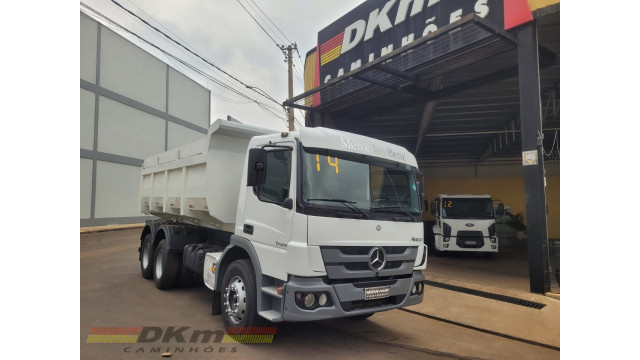 M.Benz 1729 ano 2014 caçamba de 12 m3 Facchini 6x2